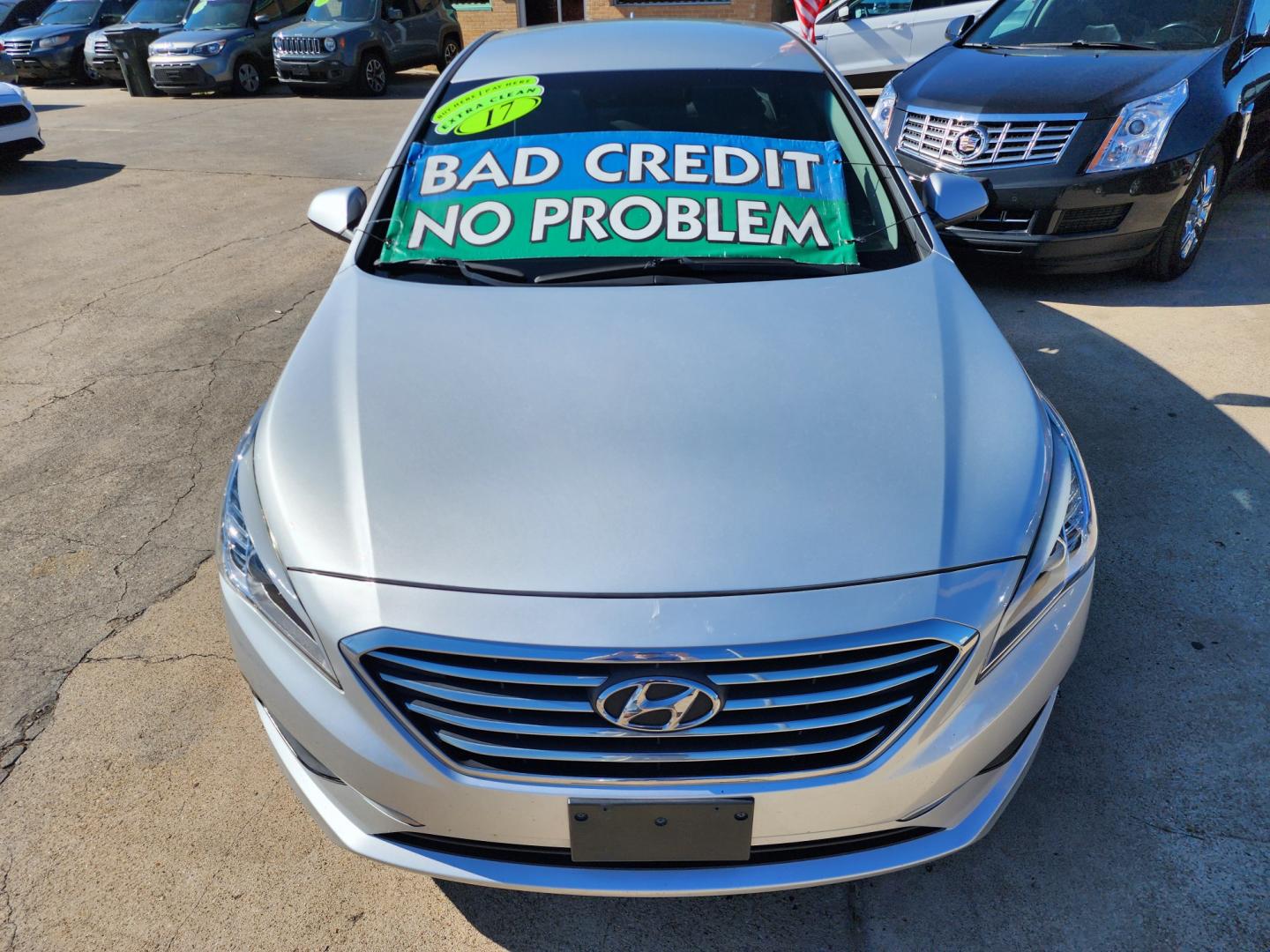 2017 SILVER Hyundai Sonata SE (5NPE24AF8HH) with an 2.4L L4 DOHC 16V engine, 7A transmission, located at 2660 S.Garland Avenue, Garland, TX, 75041, (469) 298-3118, 32.885551, -96.655602 - Welcome to DallasAutos4Less, one of the Premier BUY HERE PAY HERE Dealers in the North Dallas Area. We specialize in financing to people with NO CREDIT or BAD CREDIT. We need proof of income, proof of residence, and a ID. Come buy your new car from us today!! This is a very clean 2017 HYUNDAI SON - Photo#8